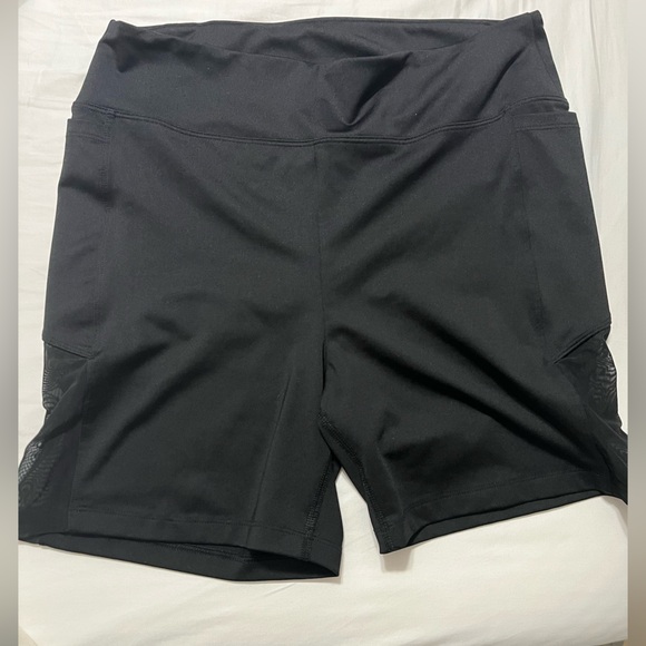 PINK Active Ultimate Black Bike Shorts Mesh Sides XL - Picture 1 of 5